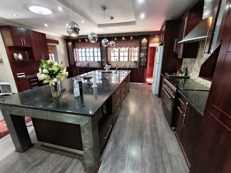 5 Bedroom Property for Sale in Heuwelsig Free State